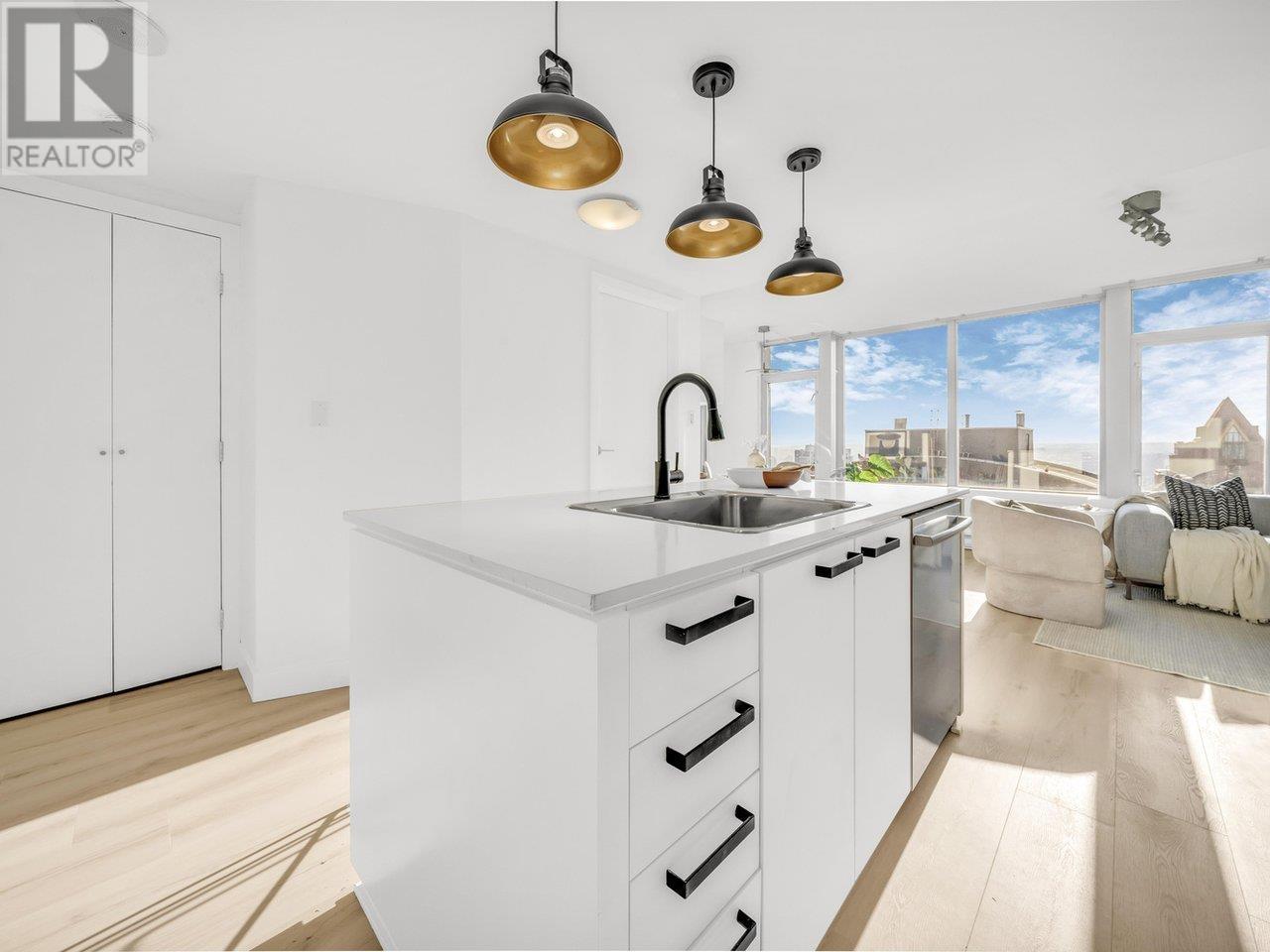 Listing Picture 3 of 40 : 3202 1255 SEYMOUR STREET, Vancouver / 溫哥華 - 魯藝地產 Yvonne Lu Group - MLS Medallion Club Member