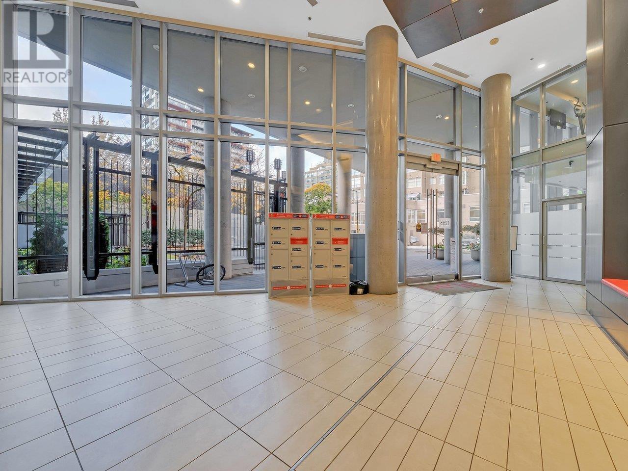 Listing Picture 39 of 40 : 3202 1255 SEYMOUR STREET, Vancouver / 溫哥華 - 魯藝地產 Yvonne Lu Group - MLS Medallion Club Member