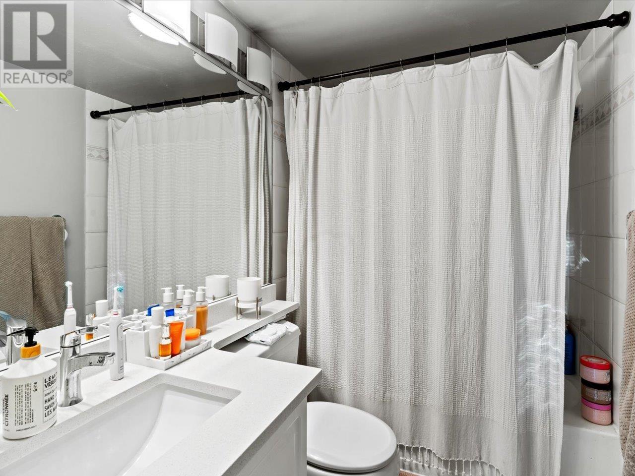 Listing Picture 11 of 25 : 202 488 HELMCKEN STREET, Vancouver / 溫哥華 - 魯藝地產 Yvonne Lu Group - MLS Medallion Club Member