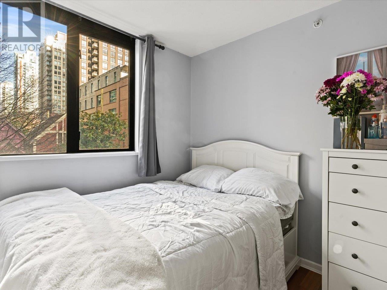 Listing Picture 13 of 25 : 202 488 HELMCKEN STREET, Vancouver / 溫哥華 - 魯藝地產 Yvonne Lu Group - MLS Medallion Club Member