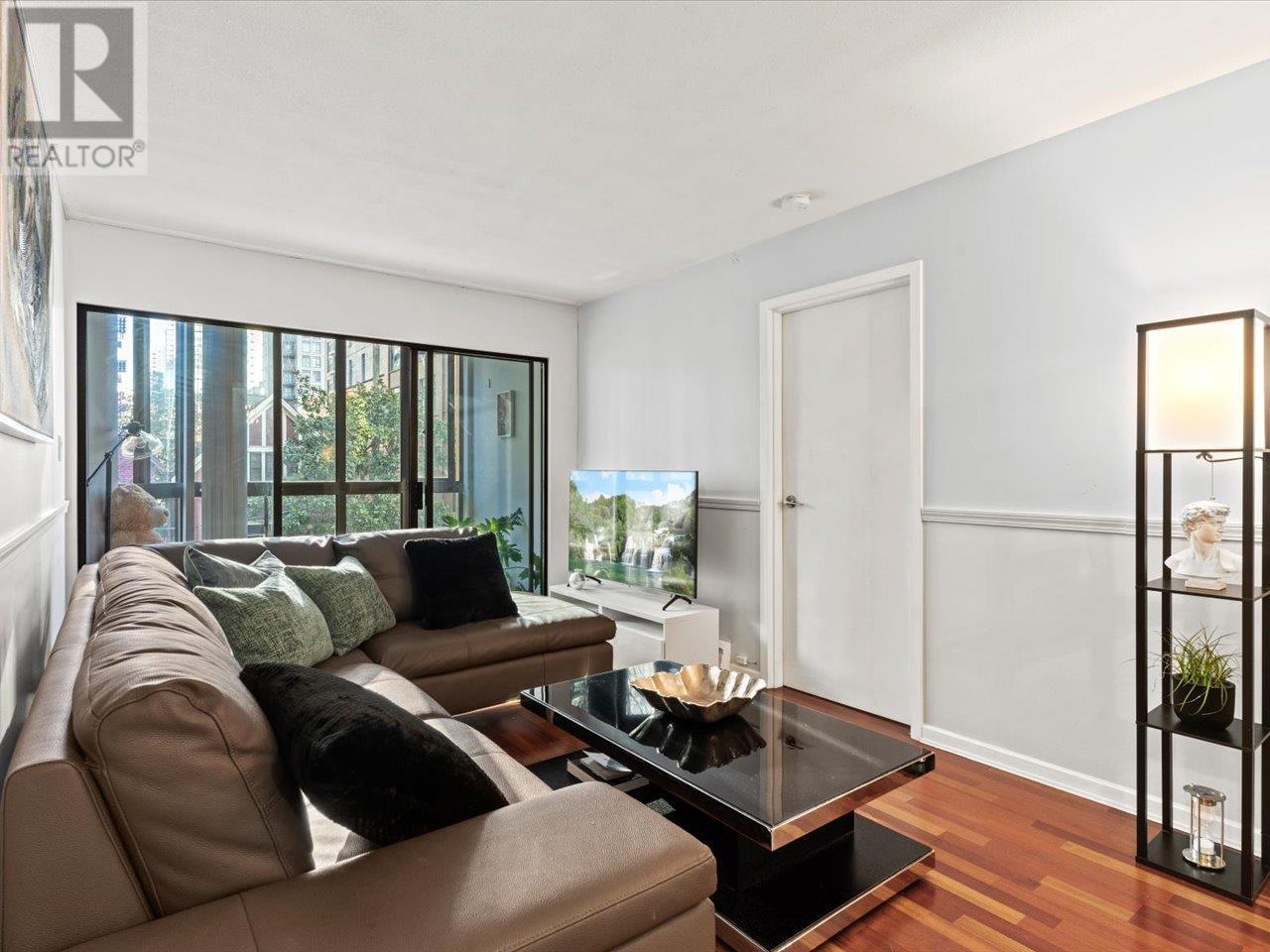 Listing Picture 3 of 25 : 202 488 HELMCKEN STREET, Vancouver / 溫哥華 - 魯藝地產 Yvonne Lu Group - MLS Medallion Club Member