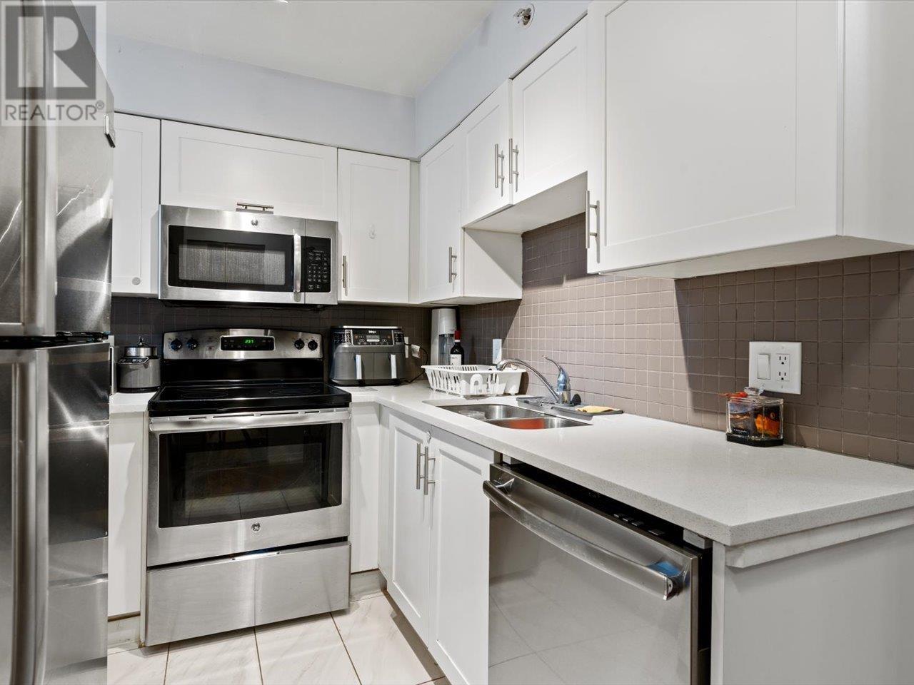 Listing Picture 7 of 25 : 202 488 HELMCKEN STREET, Vancouver / 溫哥華 - 魯藝地產 Yvonne Lu Group - MLS Medallion Club Member