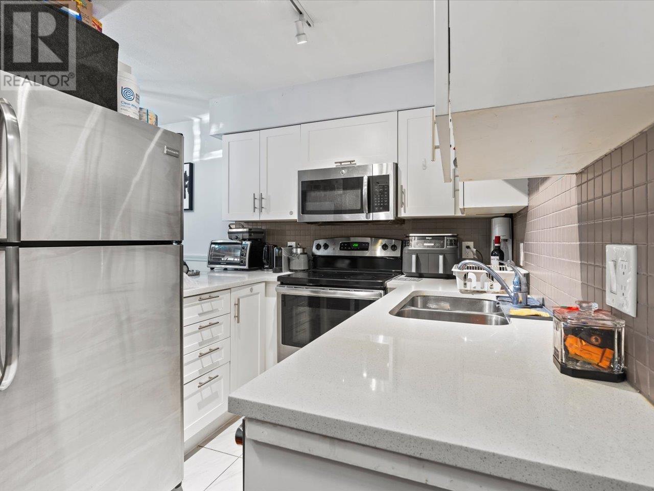 Listing Picture 8 of 25 : 202 488 HELMCKEN STREET, Vancouver / 溫哥華 - 魯藝地產 Yvonne Lu Group - MLS Medallion Club Member