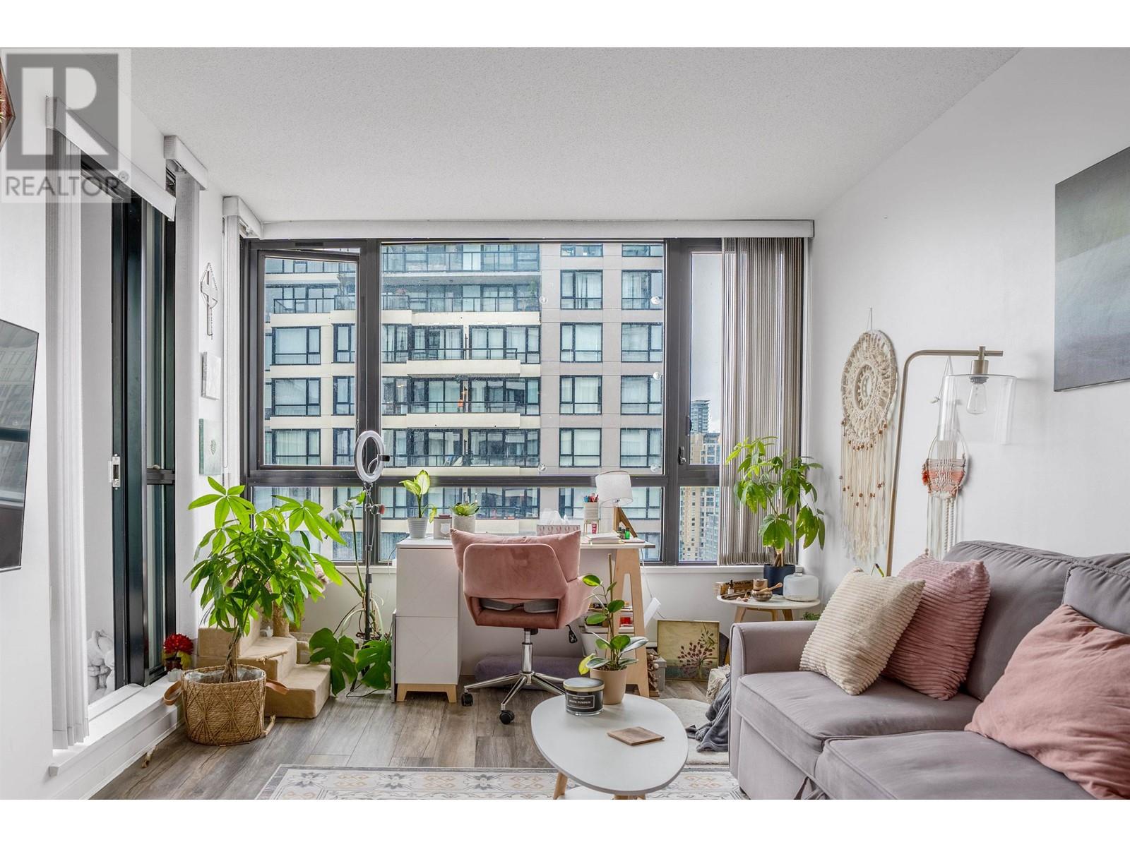 2405 909 Mainland Street, Vancouver, British Columbia  V6B 1S3 - Photo 2 - R2967671