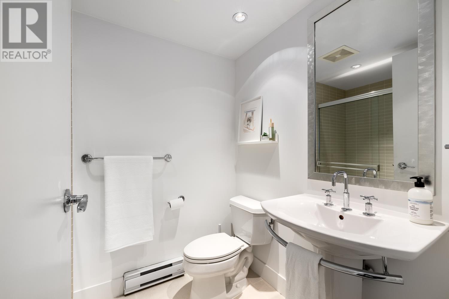 Listing Picture 15 of 28 : 2955 LAUREL STREET, Vancouver / 溫哥華 - 魯藝地產 Yvonne Lu Group - MLS Medallion Club Member