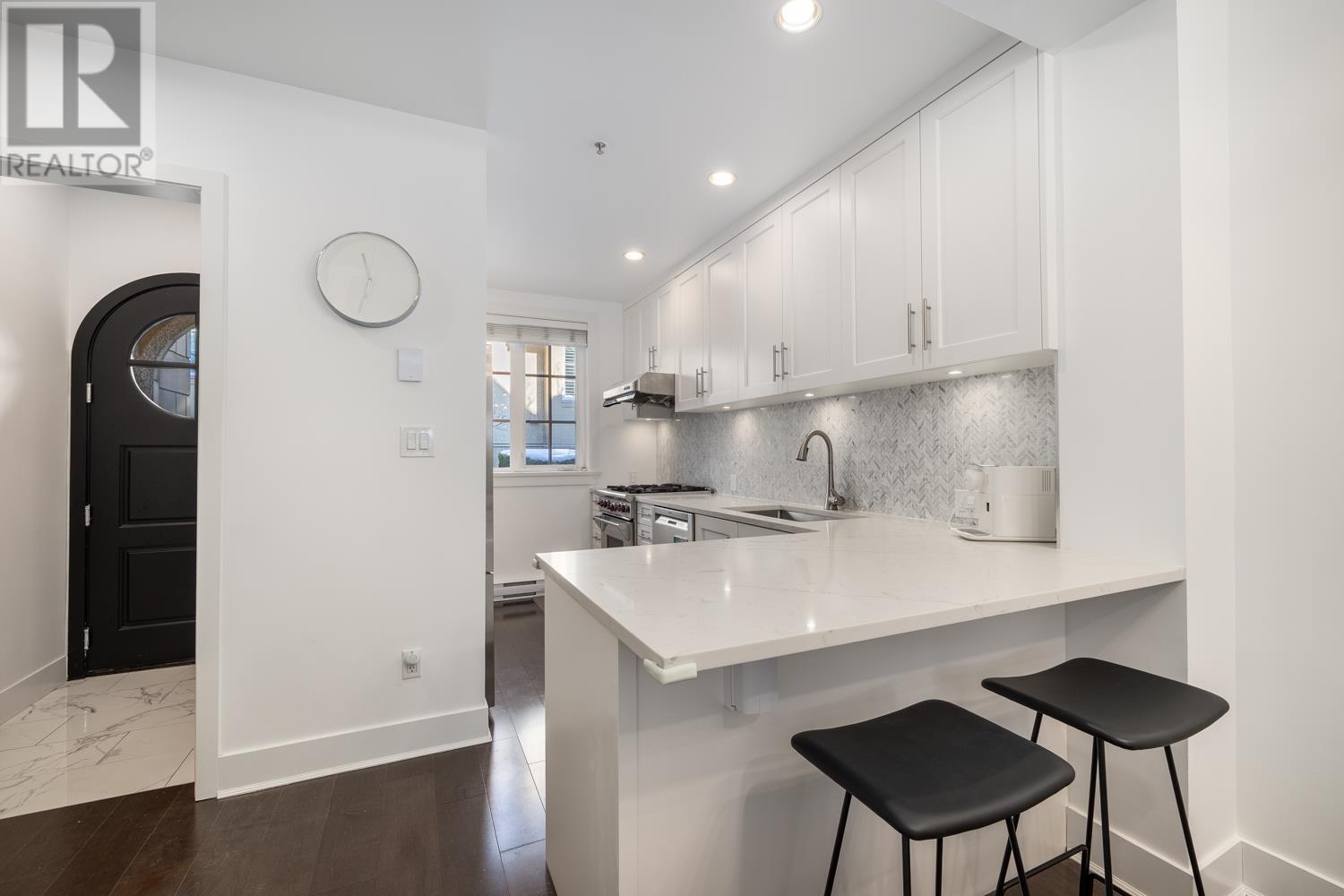 Listing Picture 2 of 28 : 2955 LAUREL STREET, Vancouver / 溫哥華 - 魯藝地產 Yvonne Lu Group - MLS Medallion Club Member