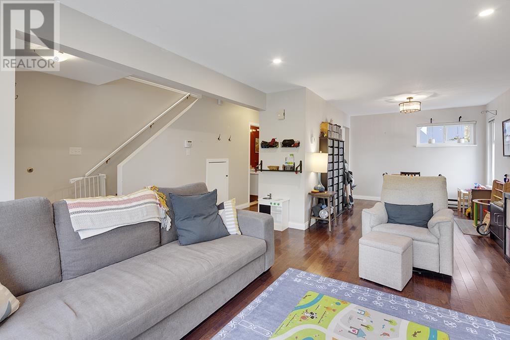 Listing Picture 12 of 25 : 88 W 16TH AVENUE, Vancouver / 溫哥華 - 魯藝地產 Yvonne Lu Group - MLS Medallion Club Member