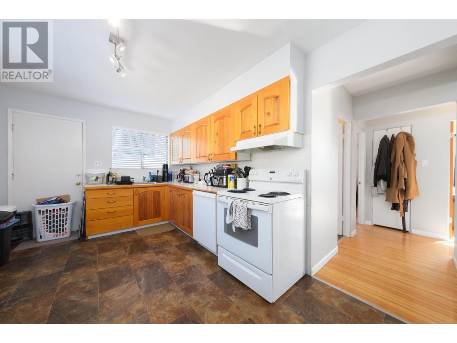 1059 Calverhall Street, North Vancouver, British Columbia  V7L 1Y4 - Photo 11 - R2967631