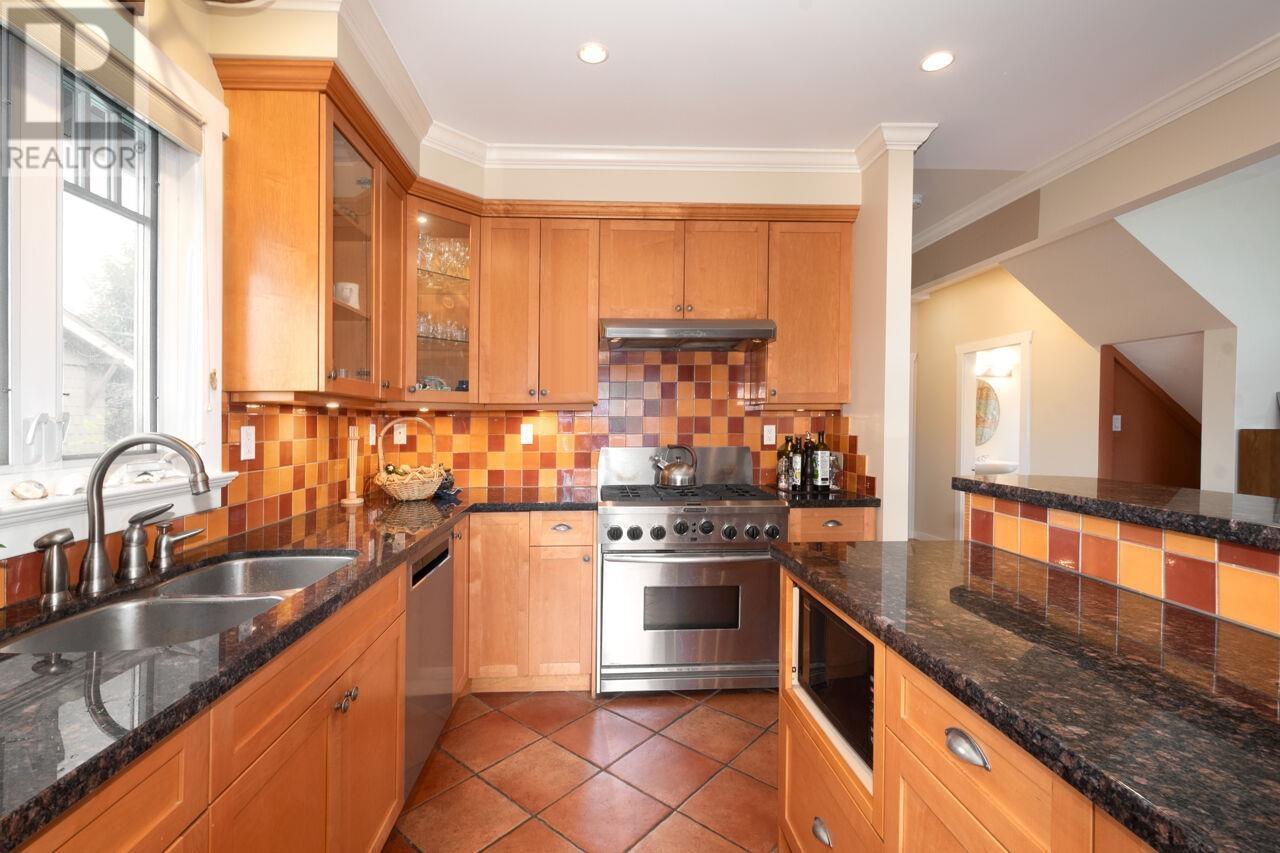 Listing Picture 16 of 40 : 2815 YALE STREET, Vancouver / 溫哥華 - 魯藝地產 Yvonne Lu Group - MLS Medallion Club Member