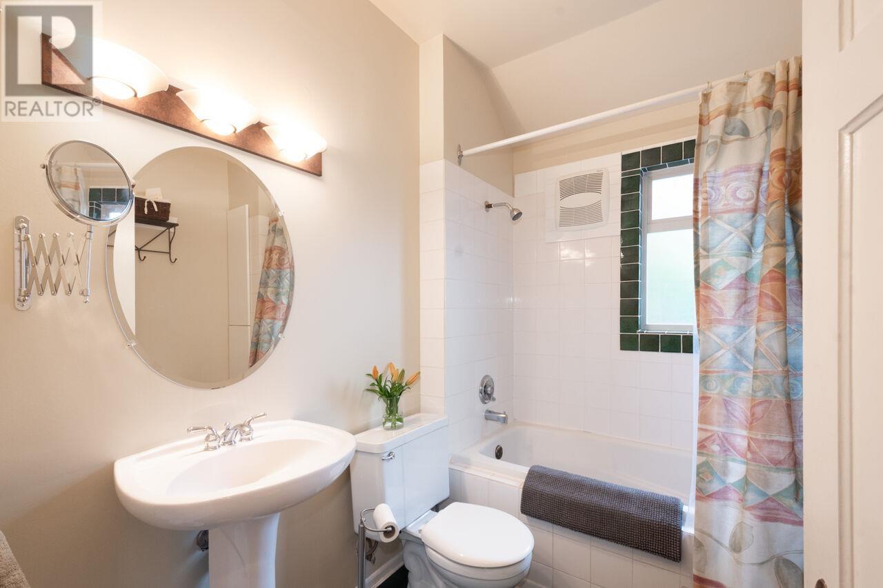 Listing Picture 20 of 40 : 2815 YALE STREET, Vancouver / 溫哥華 - 魯藝地產 Yvonne Lu Group - MLS Medallion Club Member