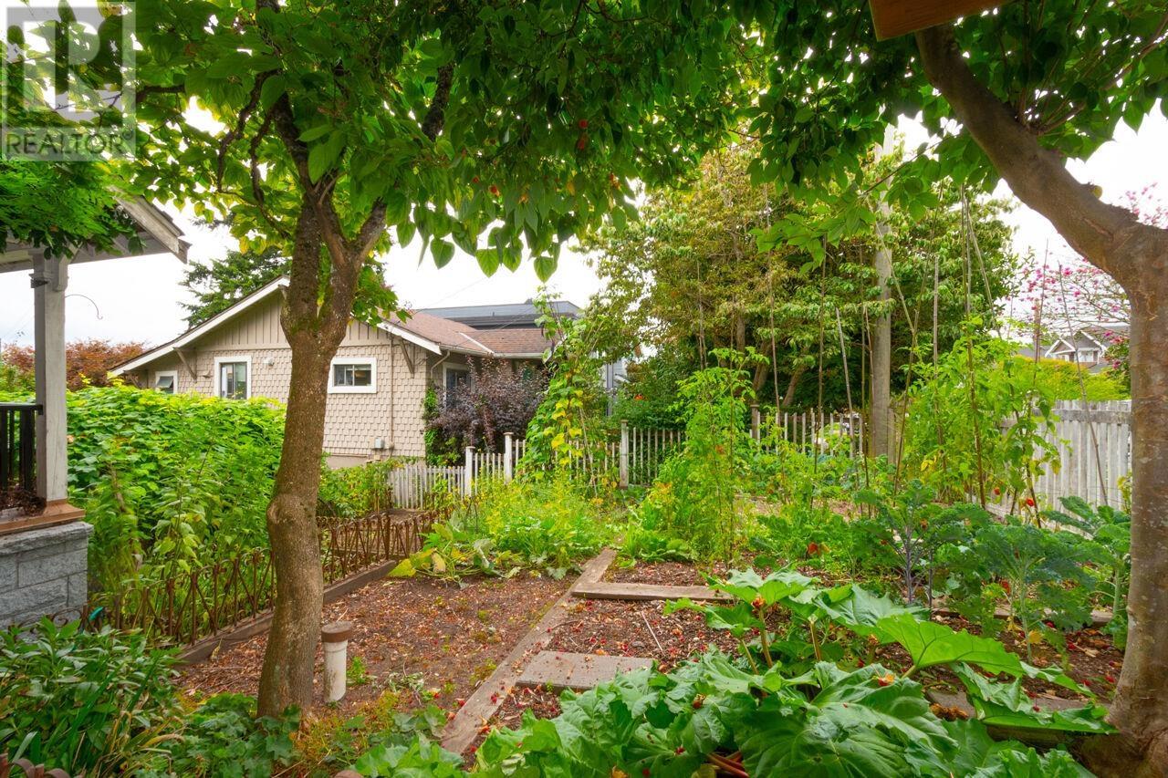 Listing Picture 33 of 40 : 2815 YALE STREET, Vancouver / 溫哥華 - 魯藝地產 Yvonne Lu Group - MLS Medallion Club Member