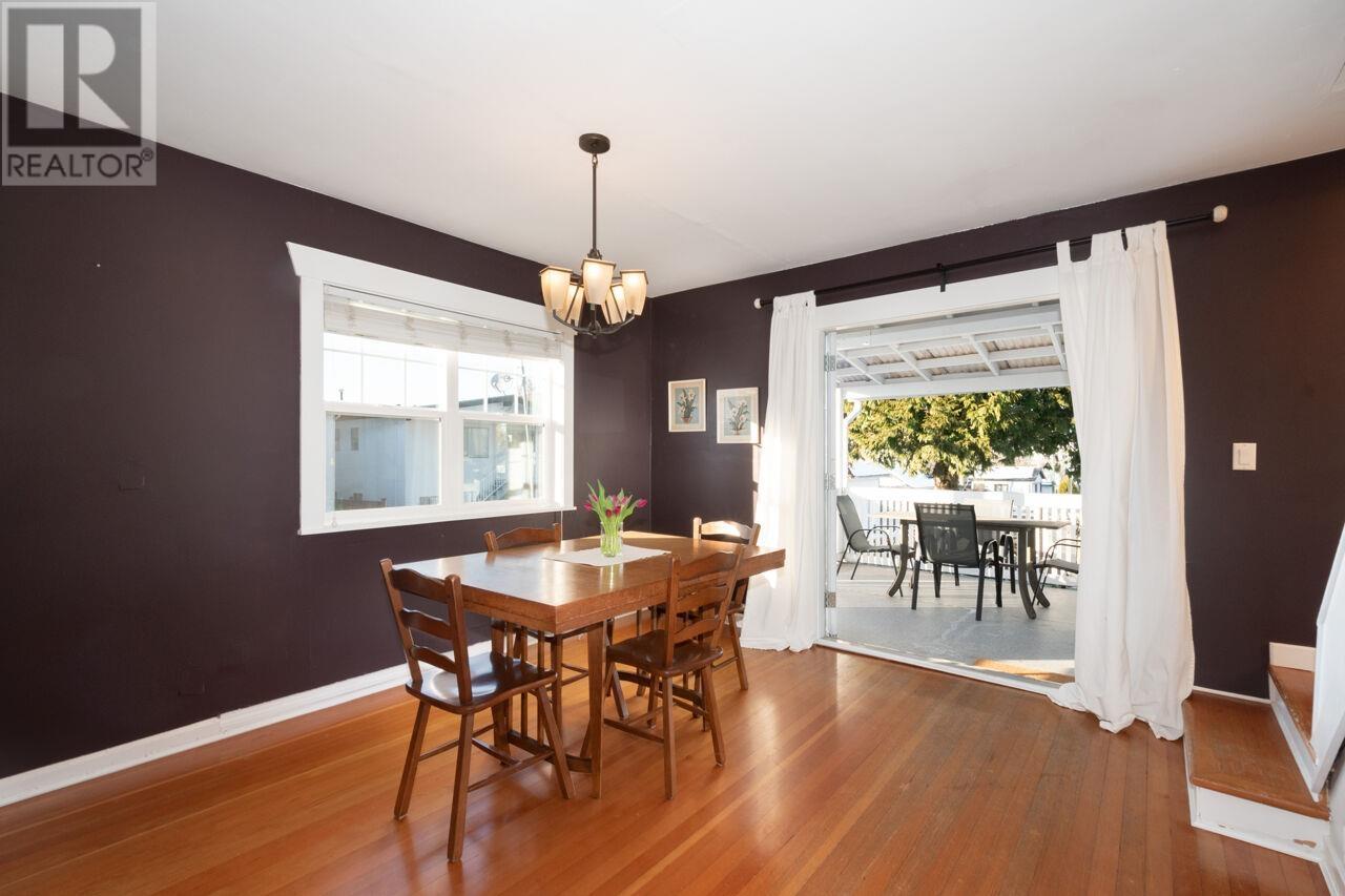 Listing Picture 11 of 39 : 3313 E 26TH AVENUE, Vancouver / 溫哥華 - 魯藝地產 Yvonne Lu Group - MLS Medallion Club Member