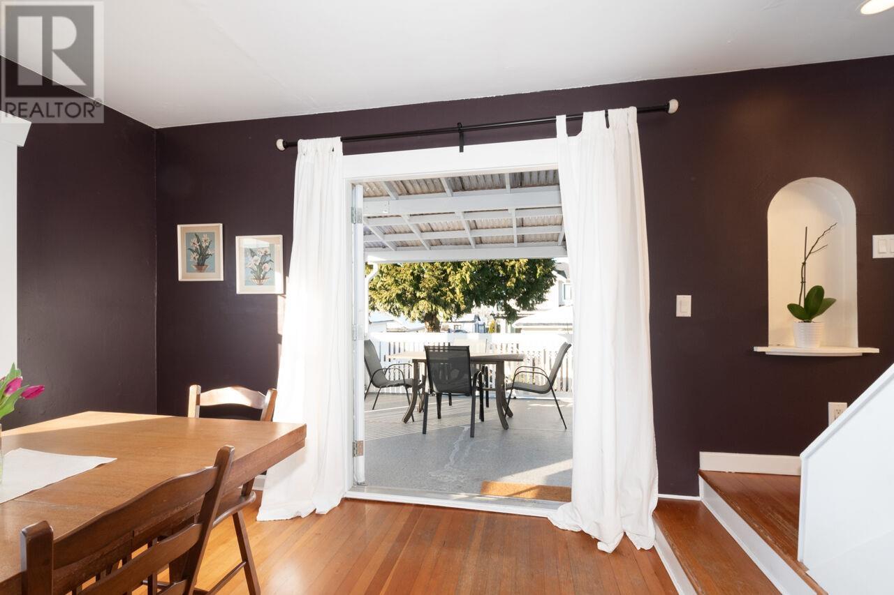 Listing Picture 12 of 39 : 3313 E 26TH AVENUE, Vancouver / 溫哥華 - 魯藝地產 Yvonne Lu Group - MLS Medallion Club Member