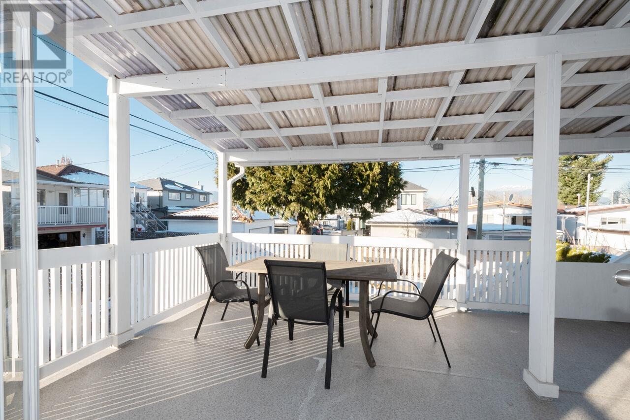 Listing Picture 13 of 39 : 3313 E 26TH AVENUE, Vancouver / 溫哥華 - 魯藝地產 Yvonne Lu Group - MLS Medallion Club Member