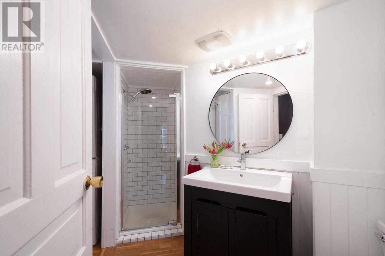 Listing Picture 16 of 39 : 3313 E 26TH AVENUE, Vancouver / 溫哥華 - 魯藝地產 Yvonne Lu Group - MLS Medallion Club Member