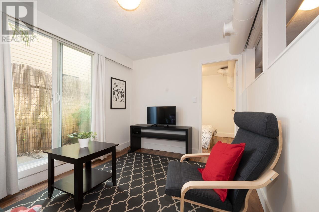 Listing Picture 21 of 39 : 3313 E 26TH AVENUE, Vancouver / 溫哥華 - 魯藝地產 Yvonne Lu Group - MLS Medallion Club Member