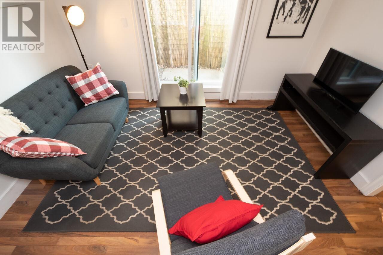 Listing Picture 23 of 39 : 3313 E 26TH AVENUE, Vancouver / 溫哥華 - 魯藝地產 Yvonne Lu Group - MLS Medallion Club Member