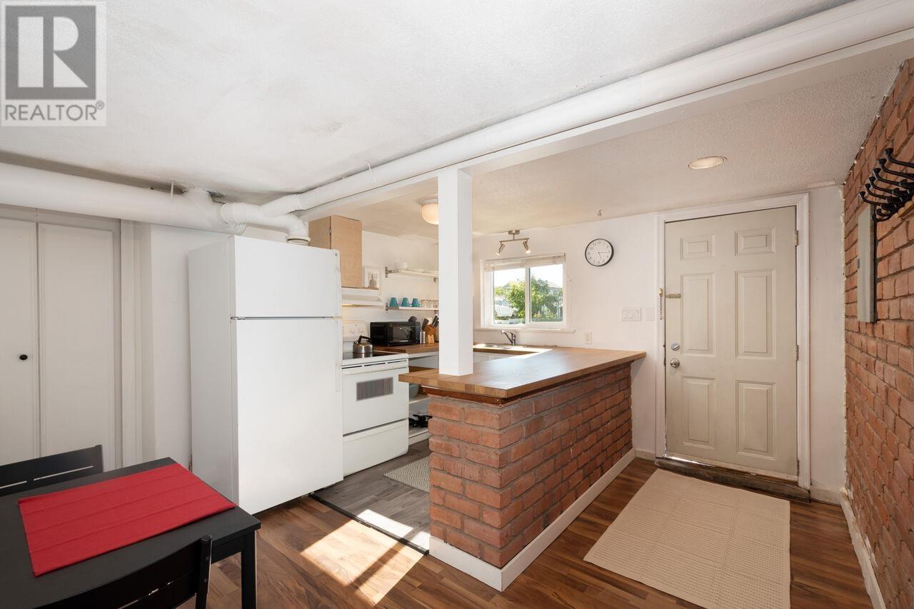 Listing Picture 24 of 39 : 3313 E 26TH AVENUE, Vancouver / 溫哥華 - 魯藝地產 Yvonne Lu Group - MLS Medallion Club Member