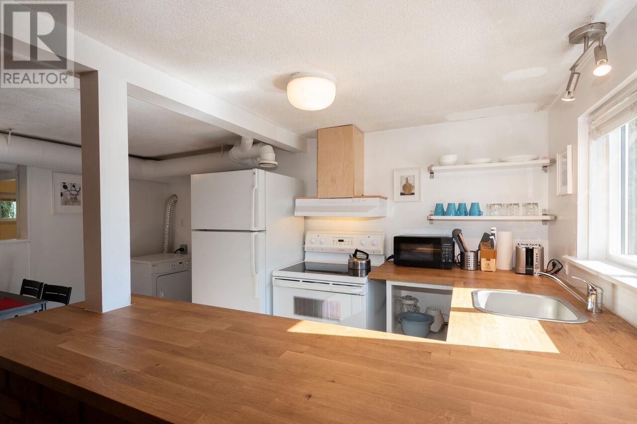 Listing Picture 25 of 39 : 3313 E 26TH AVENUE, Vancouver / 溫哥華 - 魯藝地產 Yvonne Lu Group - MLS Medallion Club Member