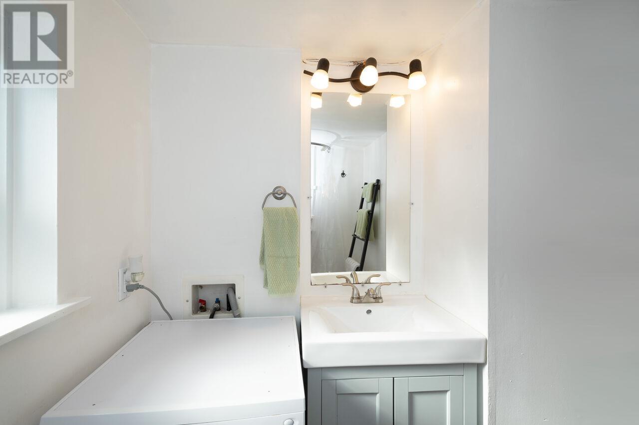 Listing Picture 28 of 39 : 3313 E 26TH AVENUE, Vancouver / 溫哥華 - 魯藝地產 Yvonne Lu Group - MLS Medallion Club Member