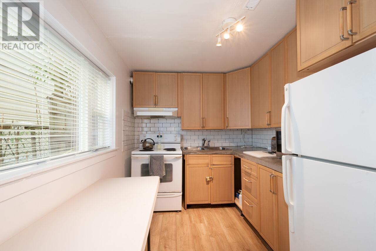 Listing Picture 30 of 39 : 3313 E 26TH AVENUE, Vancouver / 溫哥華 - 魯藝地產 Yvonne Lu Group - MLS Medallion Club Member