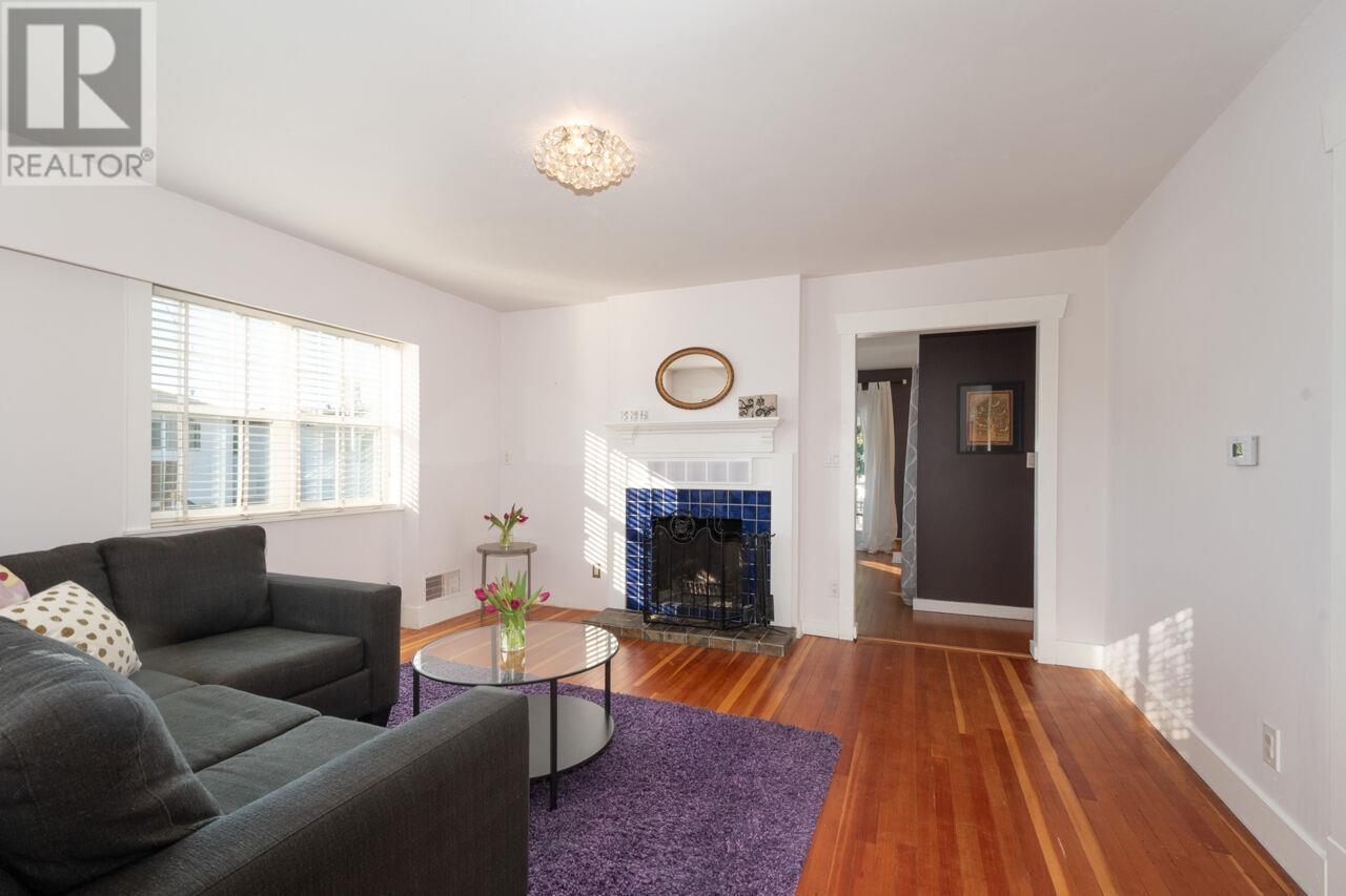 Listing Picture 5 of 39 : 3313 E 26TH AVENUE, Vancouver / 溫哥華 - 魯藝地產 Yvonne Lu Group - MLS Medallion Club Member