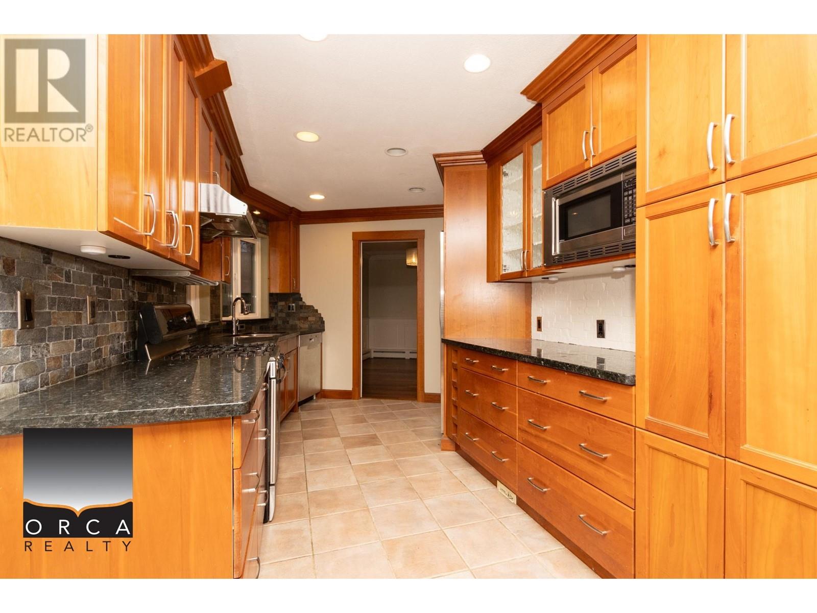 8640 Dakota Place, Richmond, British Columbia  V7C 4Y6 - Photo 6 - R2967704