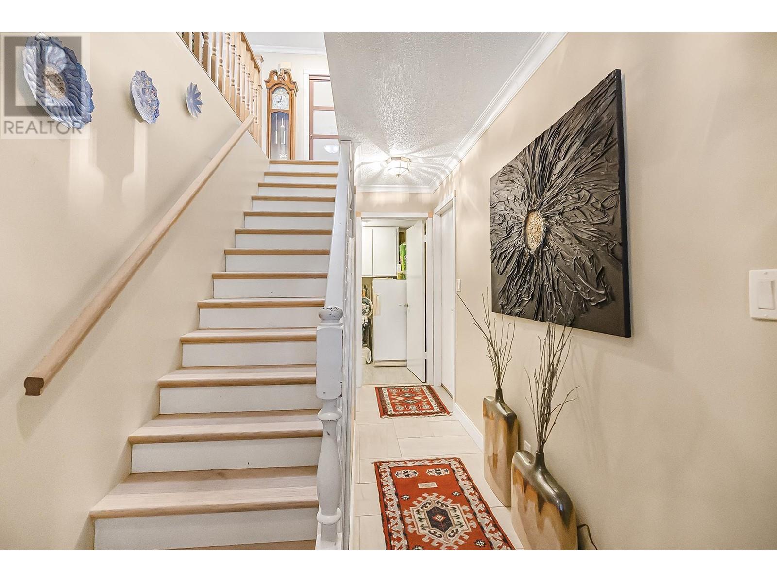 883 Nairn Court, North Vancouver, British Columbia  V7H 2S4 - Photo 2 - R2965255
