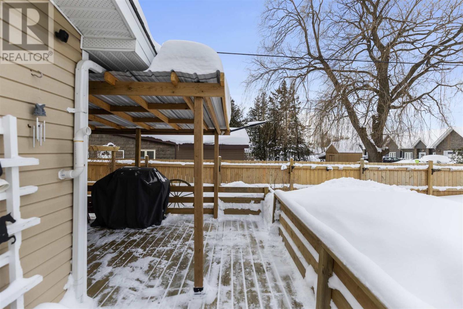 27 Elmwood Ave, Sault Ste. Marie, Ontario  P6B 4V6 - Photo 2 - SM250301