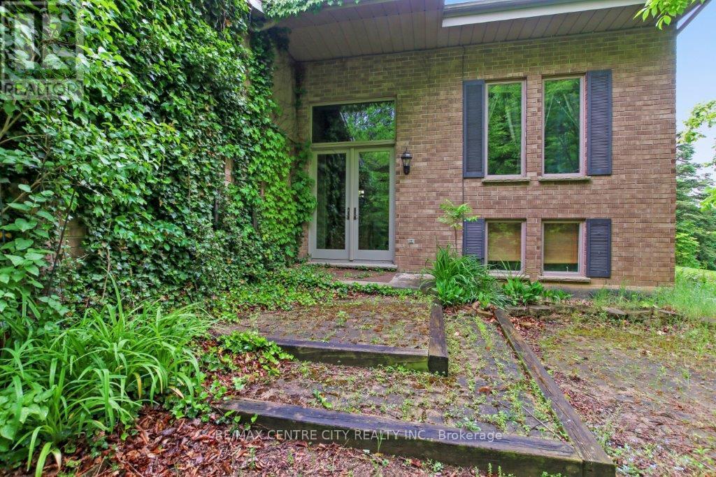 34639 Third Line, Southwold, Ontario  N0L 2G0 - Photo 2 - X11977203