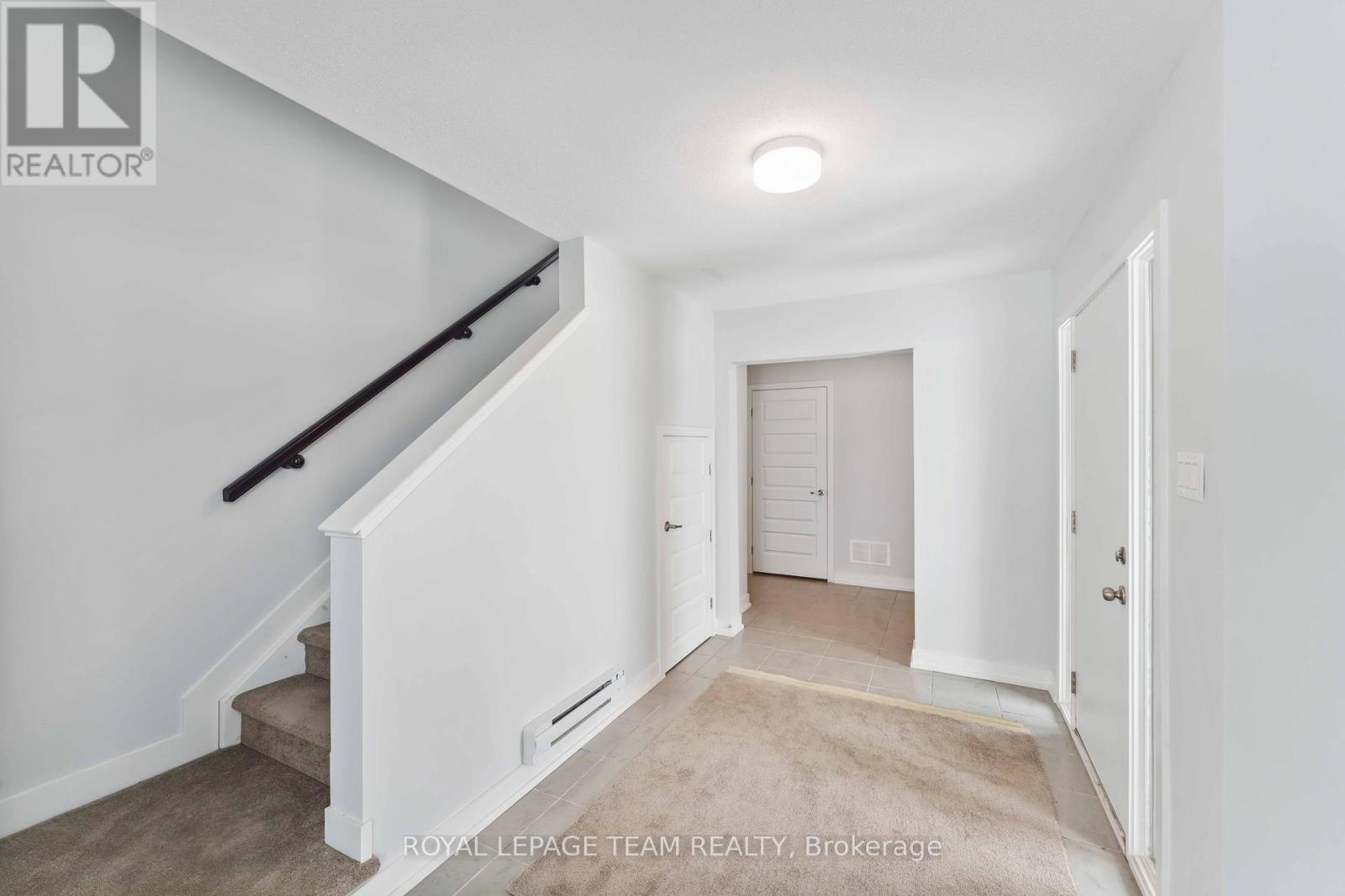 Property at 700 CHROMITE PRIVATE image 4