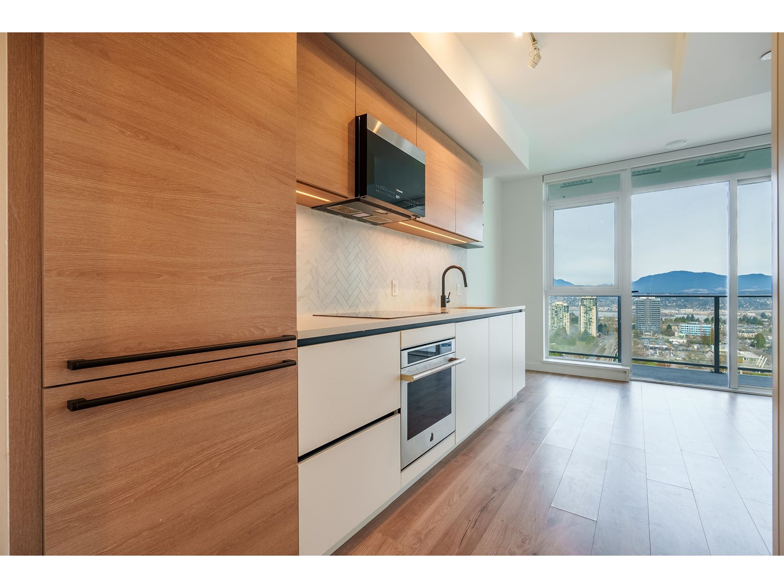 Property at 2503 10448 UNIVERSITY DRIVE image 3