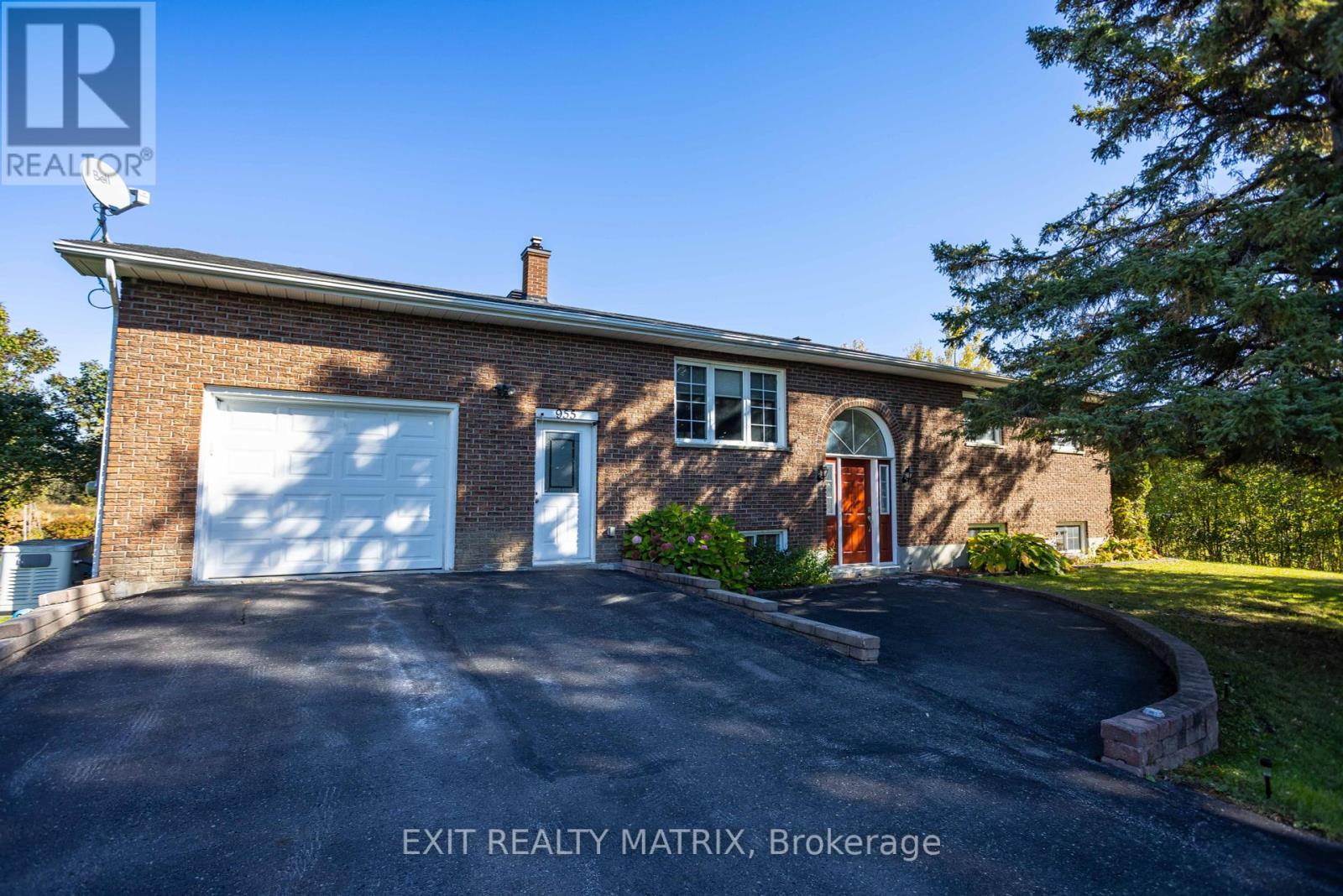 Property at 955 EADIE ROAD N image 4