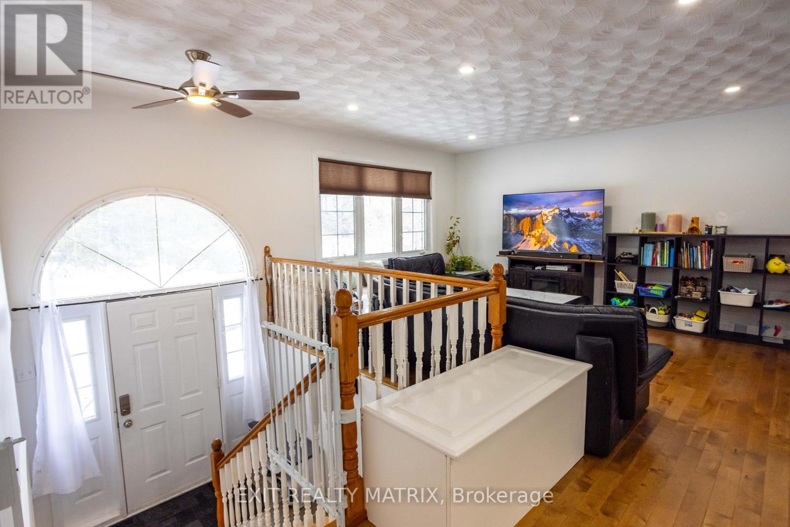 Property at 955 EADIE ROAD N image 5