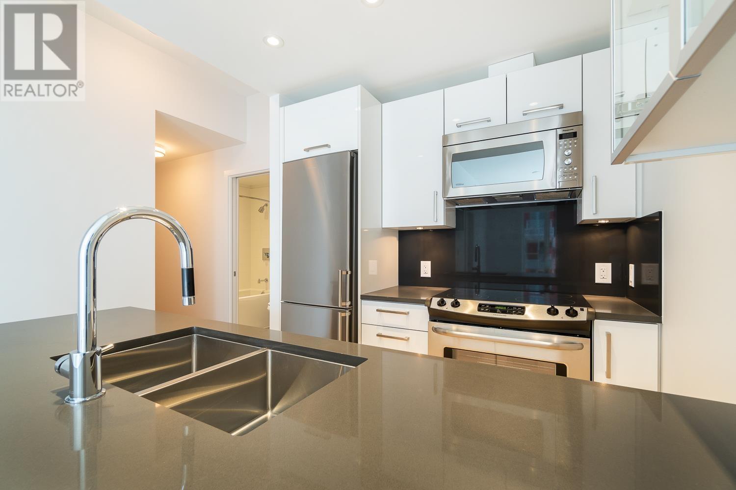 Listing Picture 11 of 40 : PH9 955 E HASTINGS STREET, Vancouver / 溫哥華 - 魯藝地產 Yvonne Lu Group - MLS Medallion Club Member