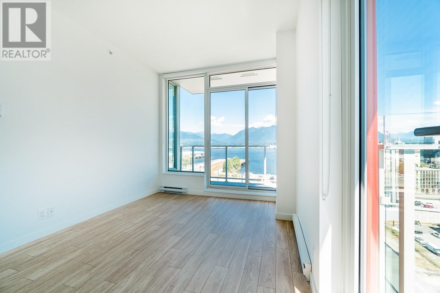 Listing Picture 2 of 40 : PH9 955 E HASTINGS STREET, Vancouver / 溫哥華 - 魯藝地產 Yvonne Lu Group - MLS Medallion Club Member