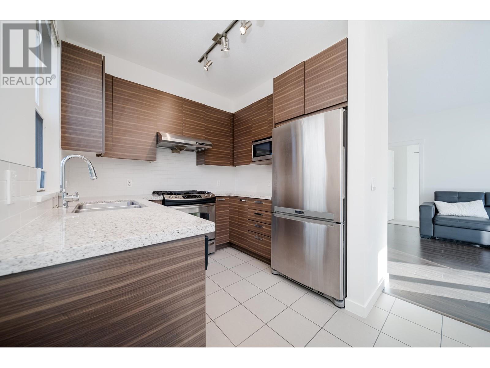 Listing Picture 10 of 38 : 101 9399 ODLIN ROAD, Richmond / 烈治文 - 魯藝地產 Yvonne Lu Group - MLS Medallion Club Member