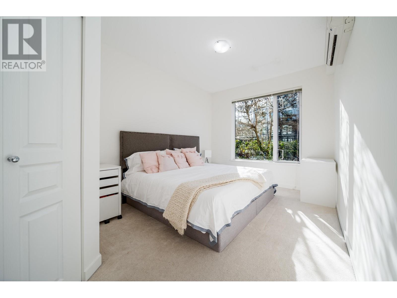 Listing Picture 11 of 38 : 101 9399 ODLIN ROAD, Richmond / 烈治文 - 魯藝地產 Yvonne Lu Group - MLS Medallion Club Member