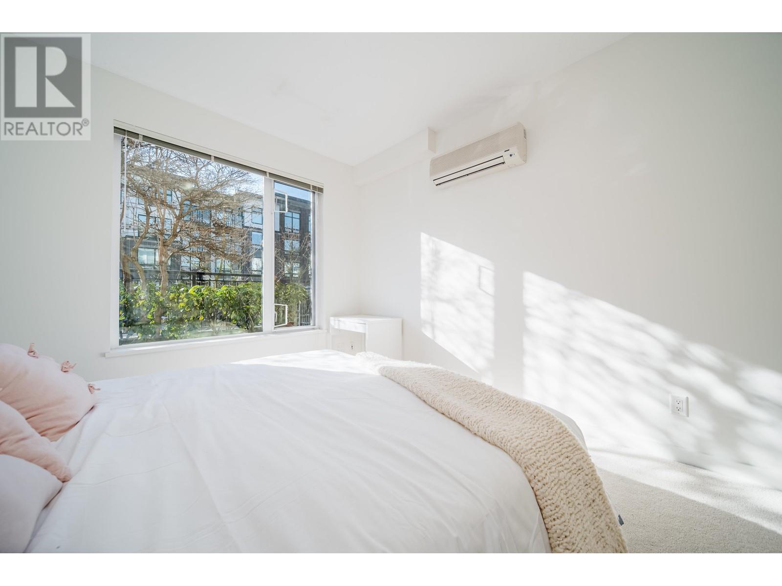 Listing Picture 12 of 38 : 101 9399 ODLIN ROAD, Richmond / 烈治文 - 魯藝地產 Yvonne Lu Group - MLS Medallion Club Member