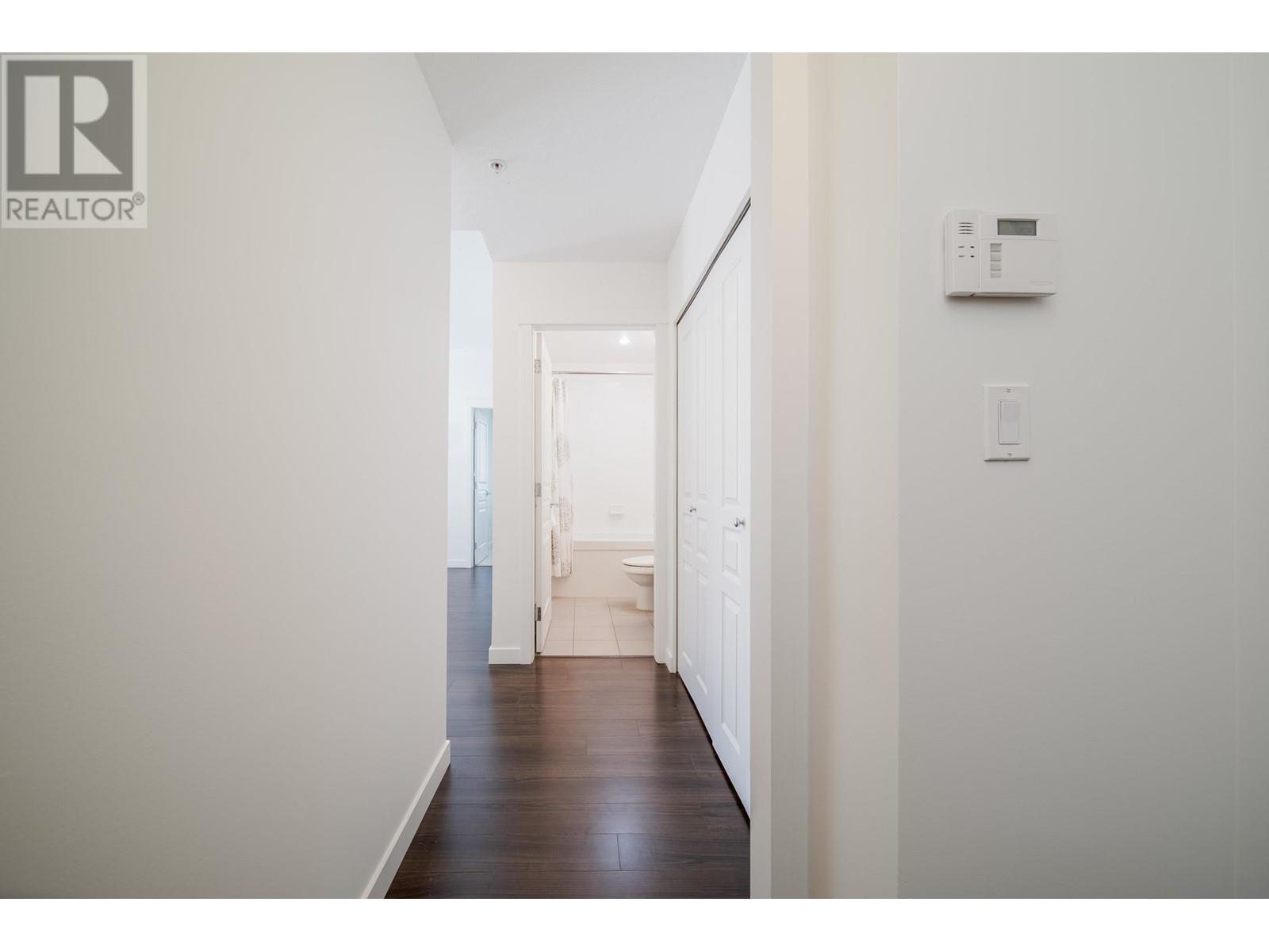 Listing Picture 19 of 38 : 101 9399 ODLIN ROAD, Richmond / 烈治文 - 魯藝地產 Yvonne Lu Group - MLS Medallion Club Member