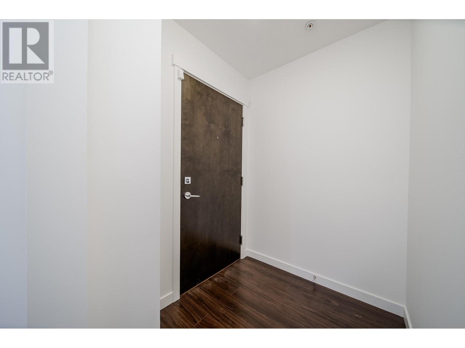 Listing Picture 22 of 38 : 101 9399 ODLIN ROAD, Richmond / 烈治文 - 魯藝地產 Yvonne Lu Group - MLS Medallion Club Member