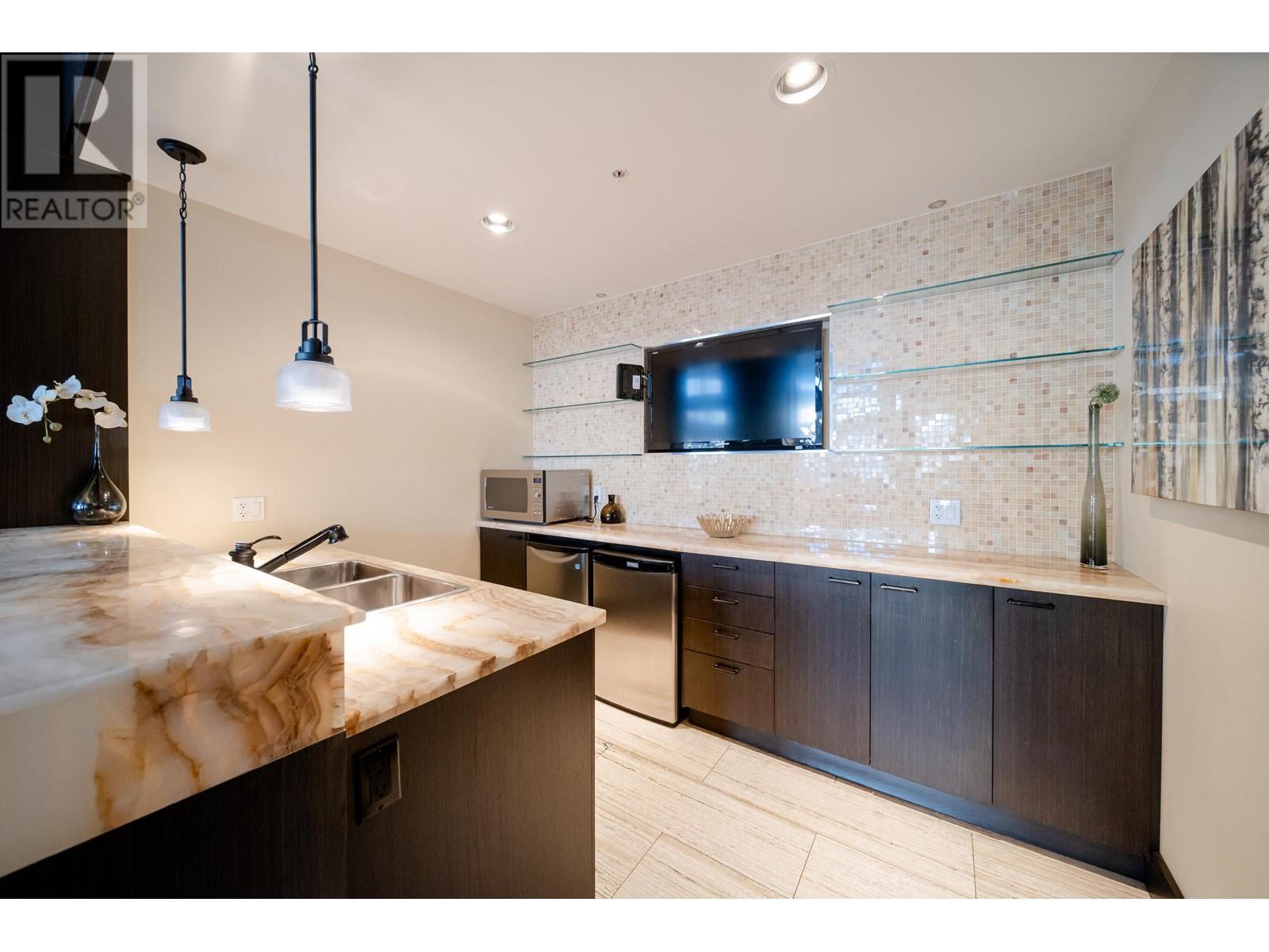 Listing Picture 32 of 38 : 101 9399 ODLIN ROAD, Richmond / 烈治文 - 魯藝地產 Yvonne Lu Group - MLS Medallion Club Member