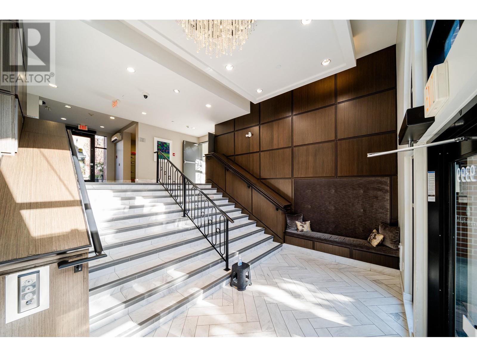 Listing Picture 37 of 38 : 101 9399 ODLIN ROAD, Richmond / 烈治文 - 魯藝地產 Yvonne Lu Group - MLS Medallion Club Member
