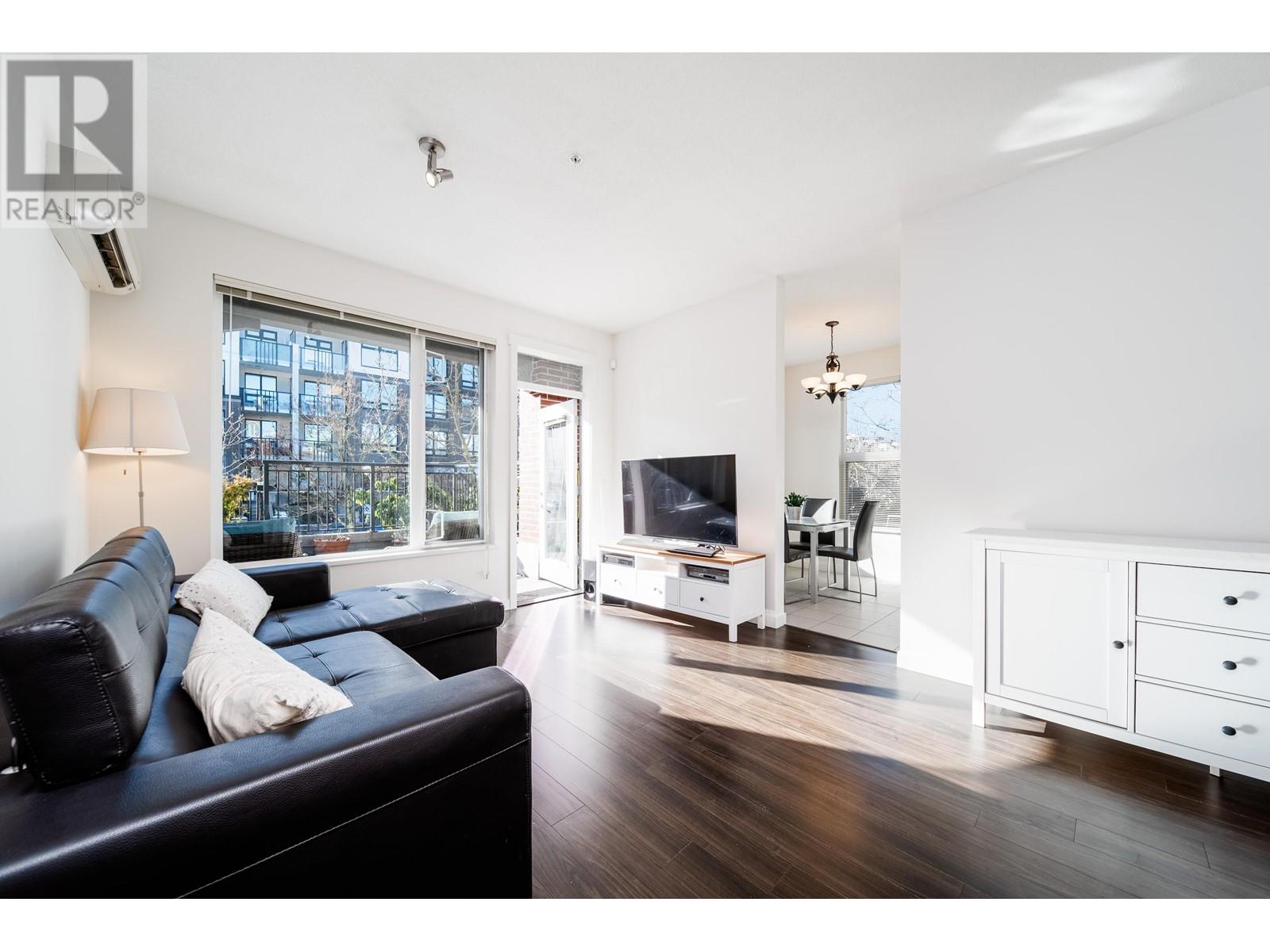 Listing Picture 4 of 38 : 101 9399 ODLIN ROAD, Richmond / 烈治文 - 魯藝地產 Yvonne Lu Group - MLS Medallion Club Member