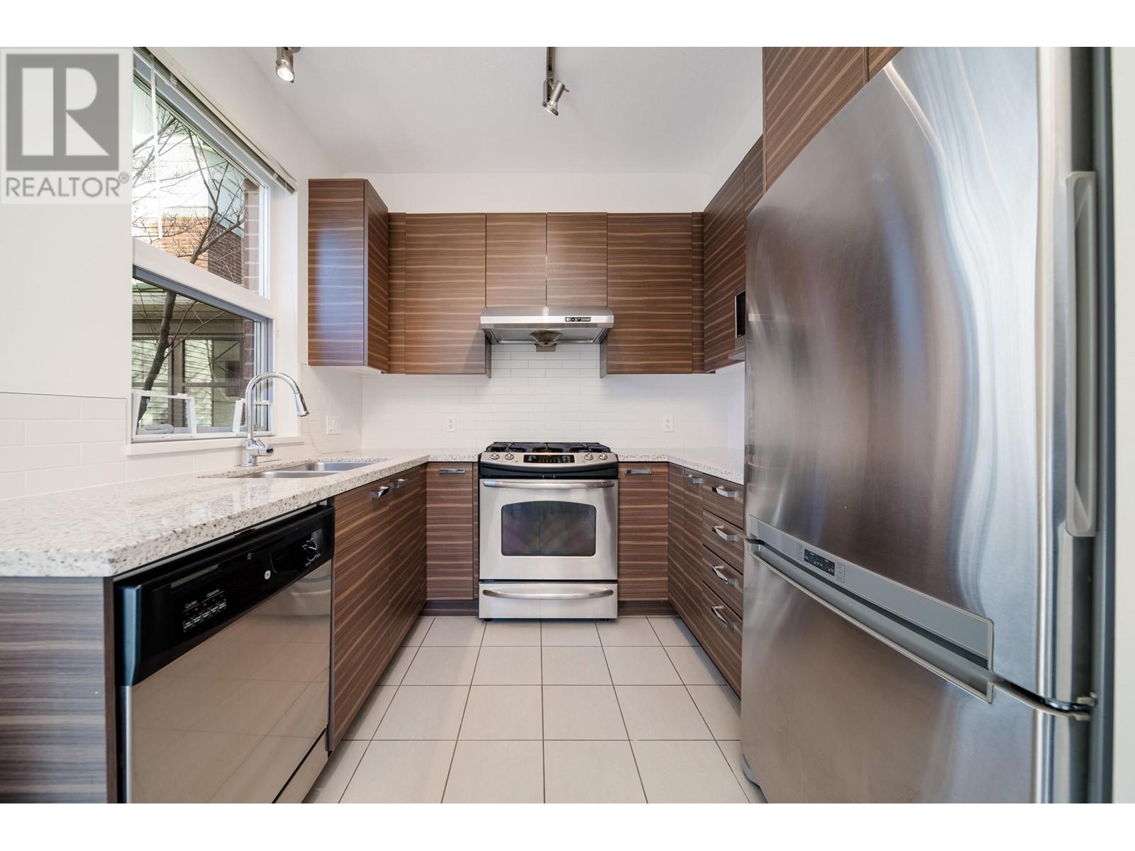 Listing Picture 9 of 38 : 101 9399 ODLIN ROAD, Richmond / 烈治文 - 魯藝地產 Yvonne Lu Group - MLS Medallion Club Member