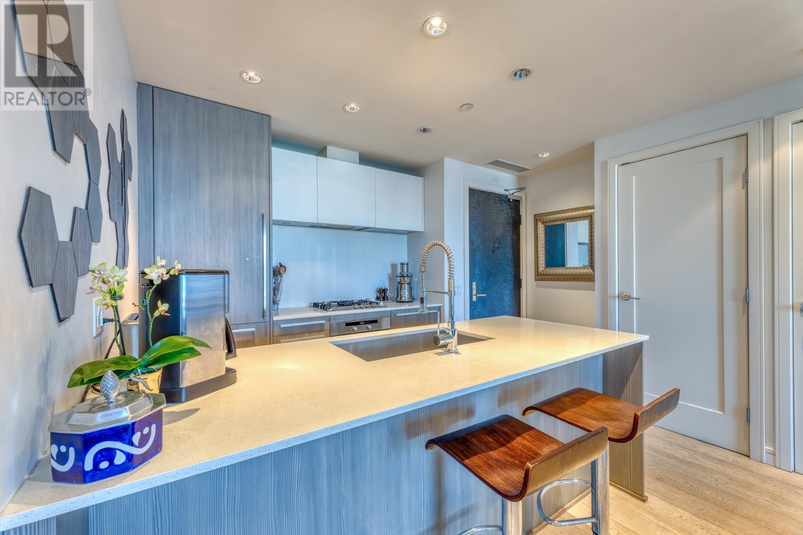 Listing Picture 12 of 35 : 1606 1221 BIDWELL STREET, Vancouver / 溫哥華 - 魯藝地產 Yvonne Lu Group - MLS Medallion Club Member