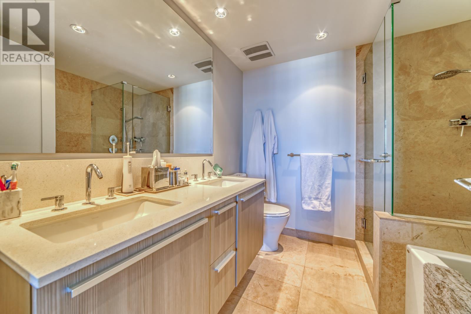 Listing Picture 17 of 35 : 1606 1221 BIDWELL STREET, Vancouver / 溫哥華 - 魯藝地產 Yvonne Lu Group - MLS Medallion Club Member