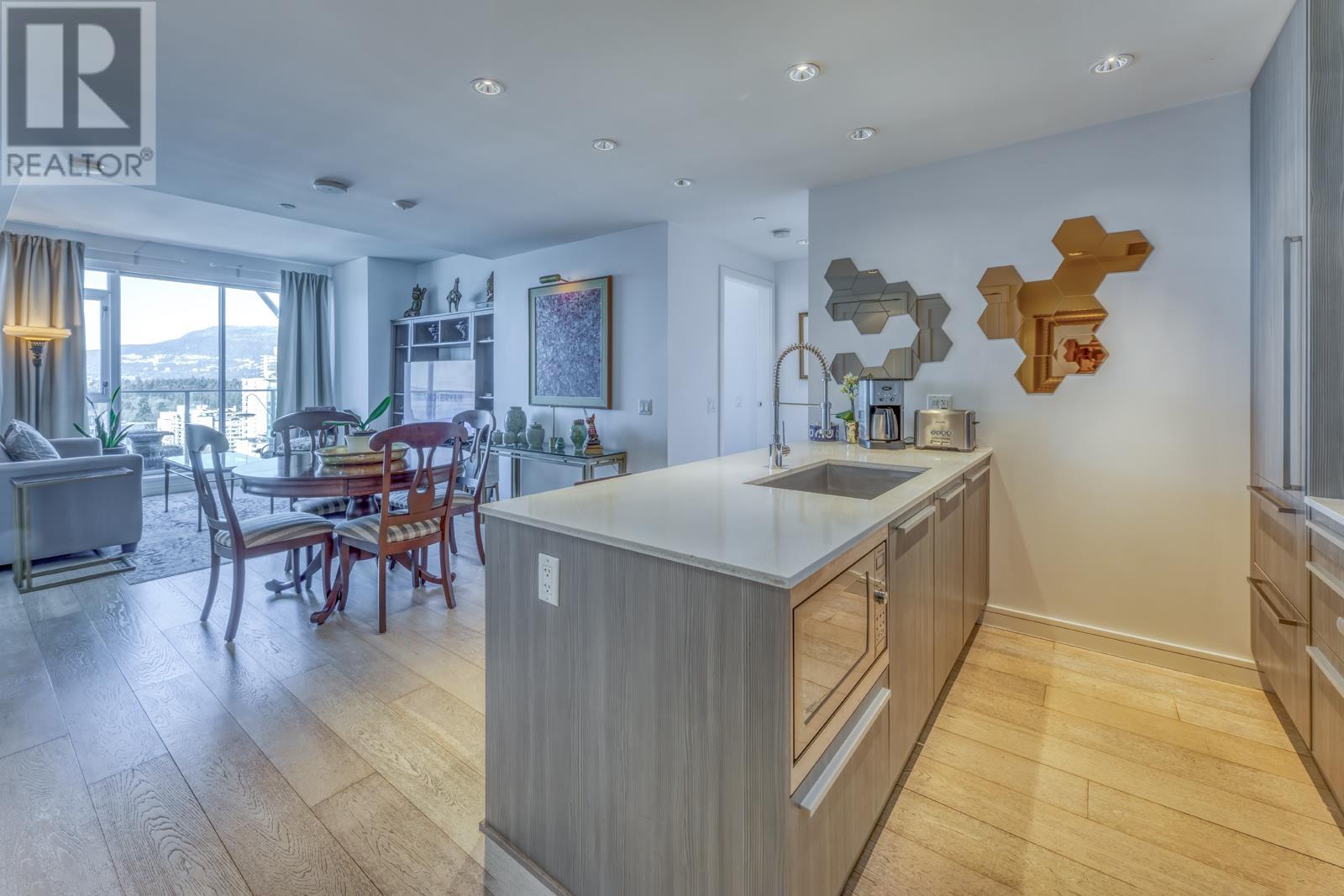 Listing Picture 3 of 35 : 1606 1221 BIDWELL STREET, Vancouver / 溫哥華 - 魯藝地產 Yvonne Lu Group - MLS Medallion Club Member