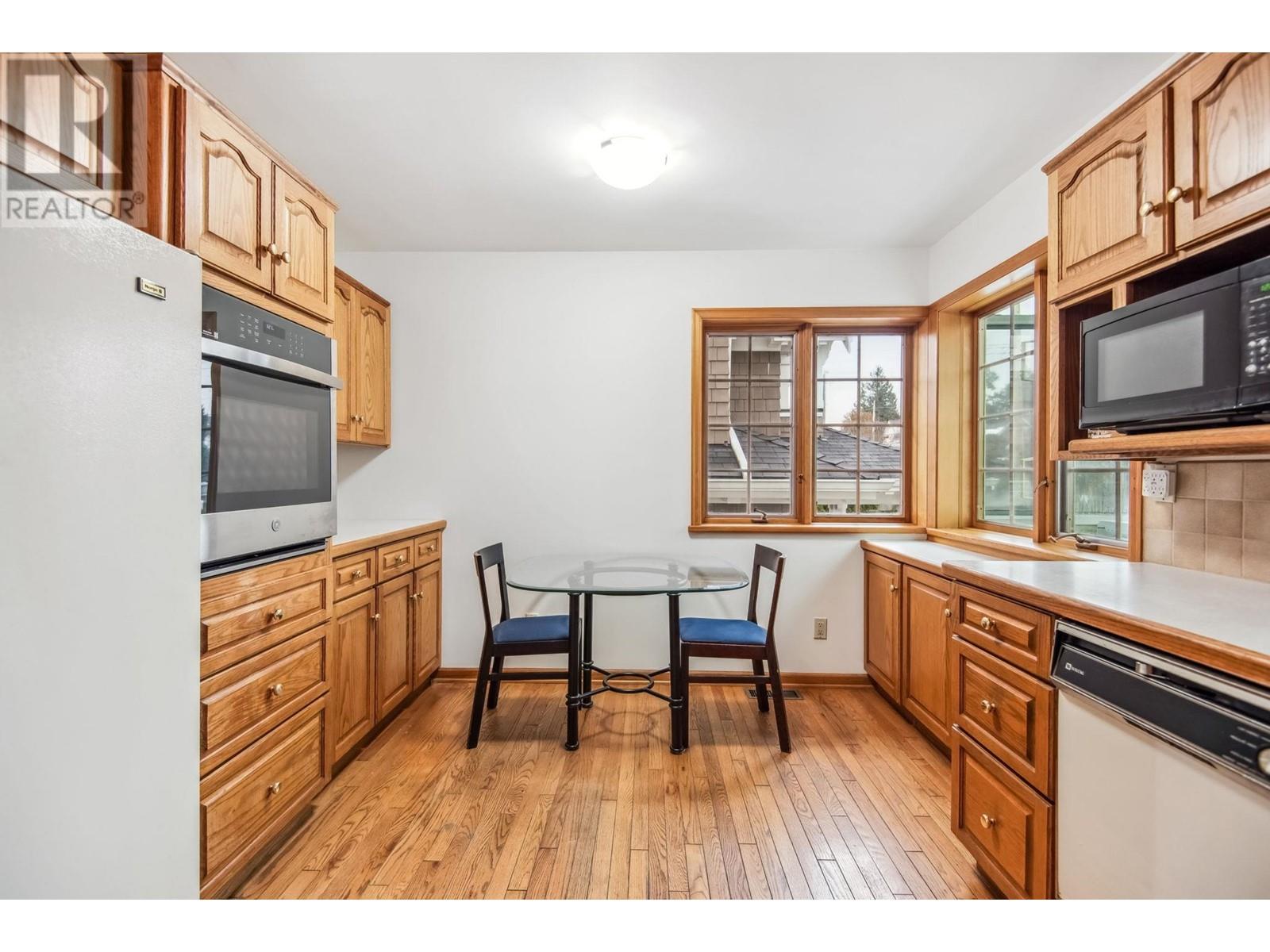 628 E 9th Street, North Vancouver, British Columbia  V7L 2B7 - Photo 10 - R2967712