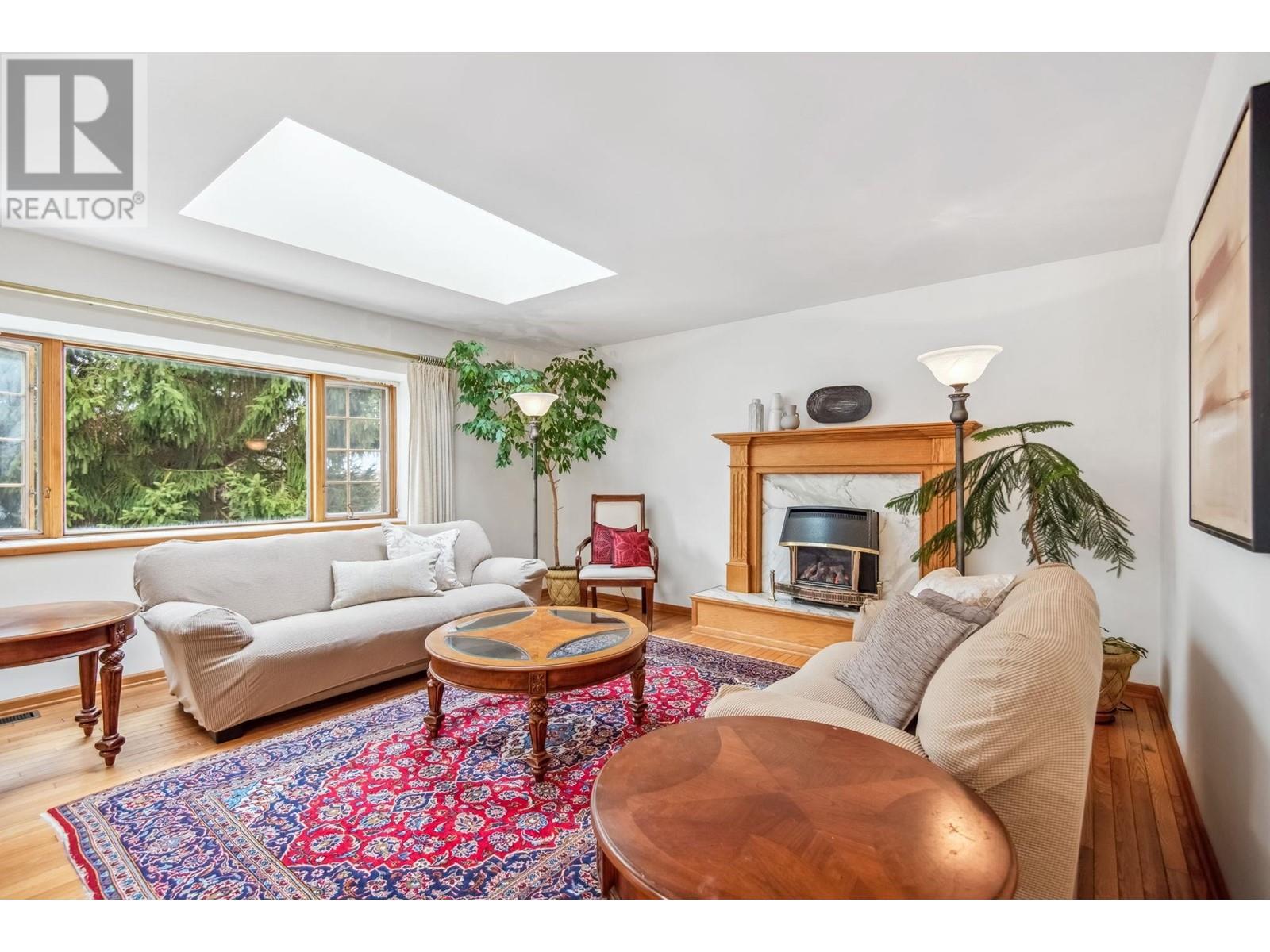 628 E 9th Street, North Vancouver, British Columbia  V7L 2B7 - Photo 3 - R2967712